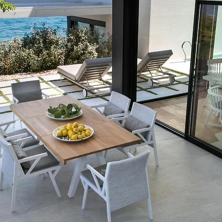 Luxury Beta Prestige With Pool Sutivan